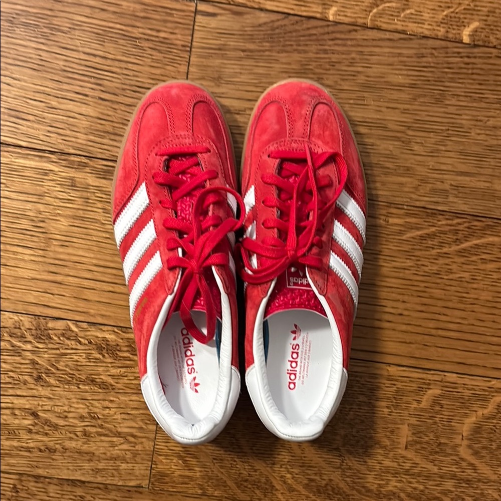 Women Red adidas spezial sneaker - size 7
